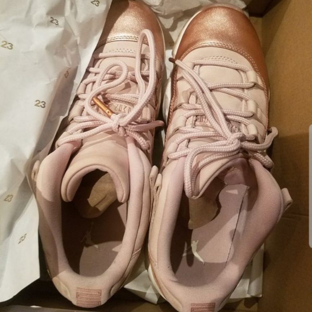 Jordan retro 11 rose gold